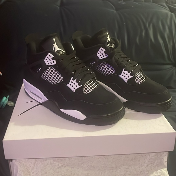Air Jordan Retro 4’s white thunder size 5.5 Men’s / 7 women’s - Picture 2 of 6